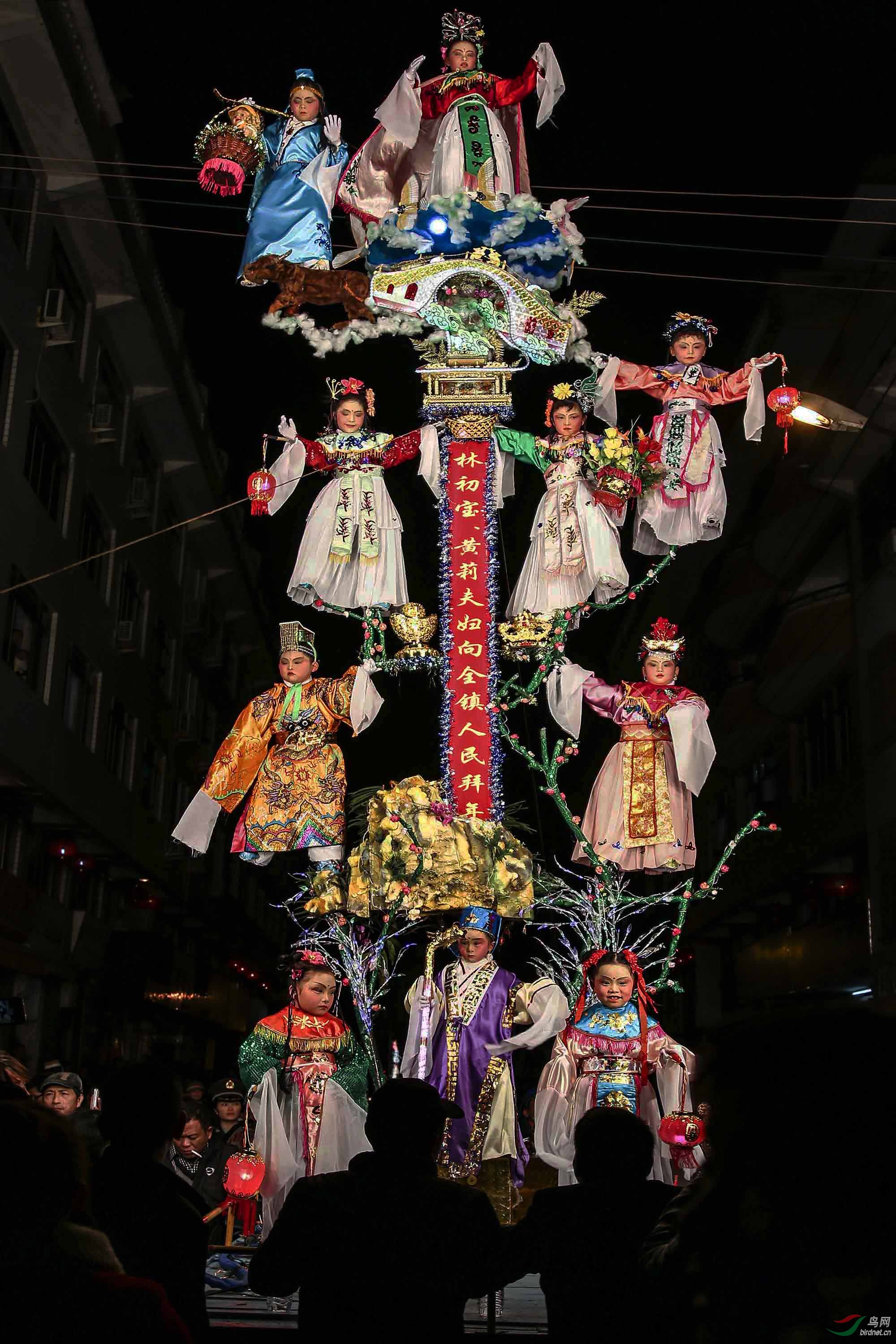 每年春节元宵期间都有举办"搬铁枝"等活动,吸引四方